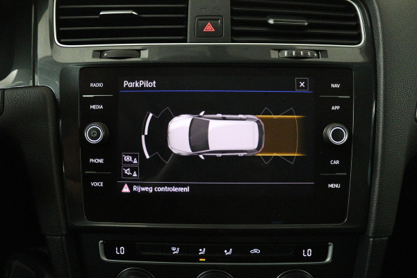 Volkswagen Golf 1.0 TSI Comfortline Automaat (NAVIGATIE, CARPLAY, STUURBEDIENING, PARKEERSENSOREN, CLIMA)
