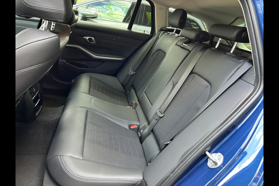 BMW 3 Serie Touring 318i Business Edition Digi Dash Sportstoelen 1e EIG NL-Auto Rijklaarprijs!