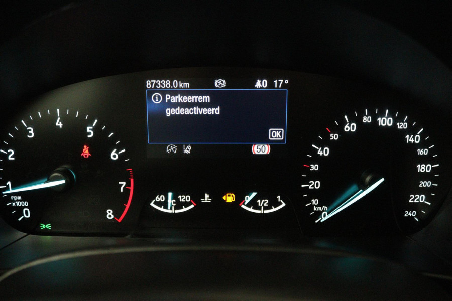 Ford Focus 1.0 EcoBoost Trend Edition Business (NAVIGATIE, CAMERA, STUUR-/STOELVERWARMING, AUTO INPARKEREN)