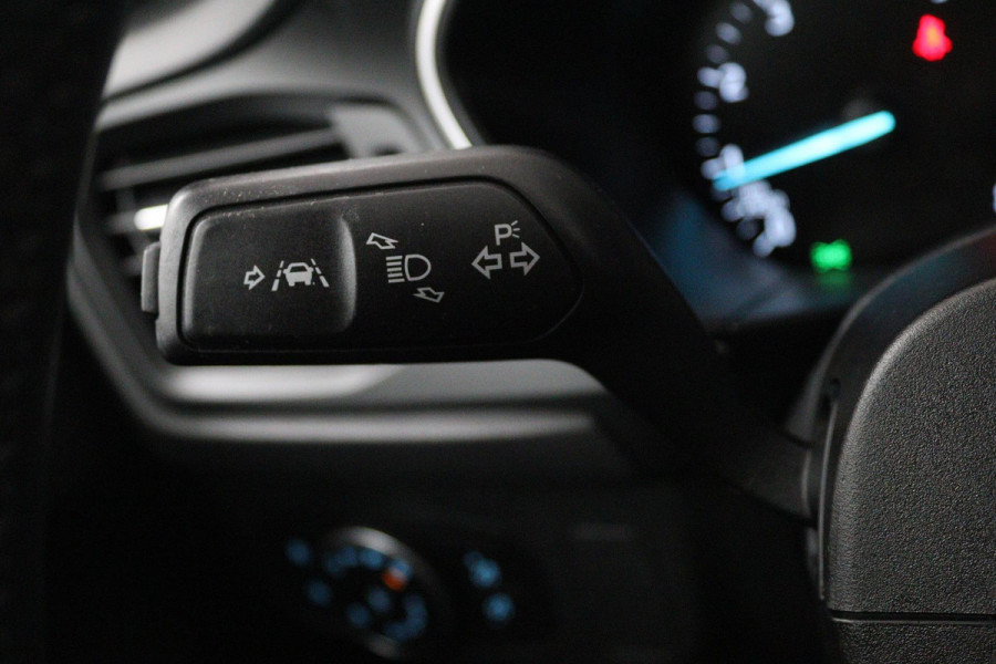 Ford Focus 1.0 EcoBoost Trend Edition Business (NAVIGATIE, CAMERA, STUUR-/STOELVERWARMING, AUTO INPARKEREN)