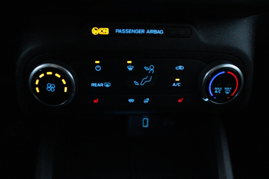 Ford Focus 1.0 EcoBoost Trend Edition Business (NAVIGATIE, CAMERA, STUUR-/STOELVERWARMING, AUTO INPARKEREN)