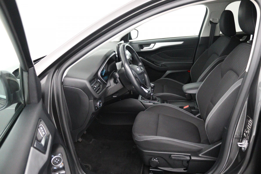 Ford Focus 1.0 EcoBoost Trend Edition Business (NAVIGATIE, CAMERA, STUUR-/STOELVERWARMING, AUTO INPARKEREN)