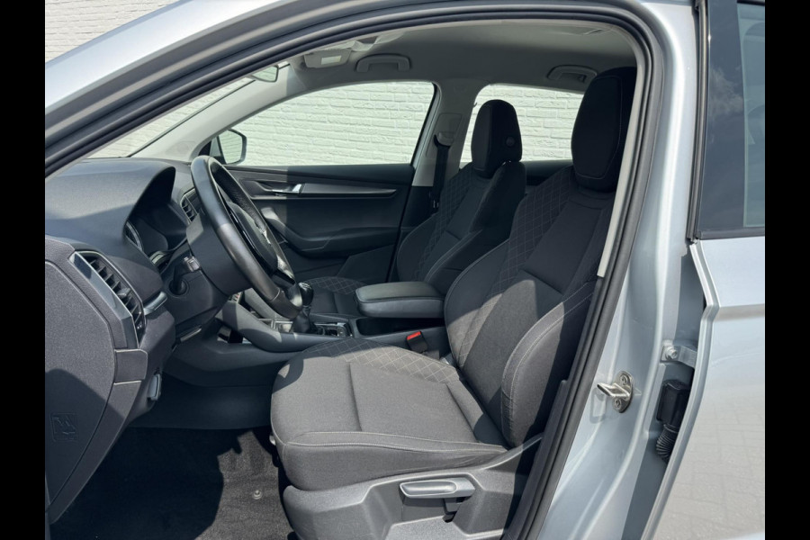 Škoda Karoq 1.0 TSI Style Camera Clima Cruise Trekhaak Inductie laden Navigatie Keyless