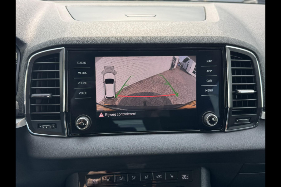 Škoda Karoq 1.0 TSI Style Camera Clima Cruise Trekhaak Inductie laden Navigatie Keyless