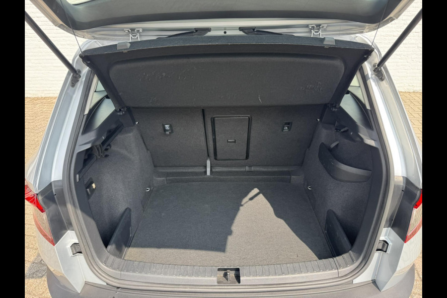 Škoda Karoq 1.0 TSI Style Camera Clima Cruise Trekhaak Inductie laden Navigatie Keyless