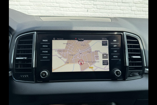 Škoda Karoq 1.0 TSI Style Camera Clima Cruise Trekhaak Inductie laden Navigatie Keyless