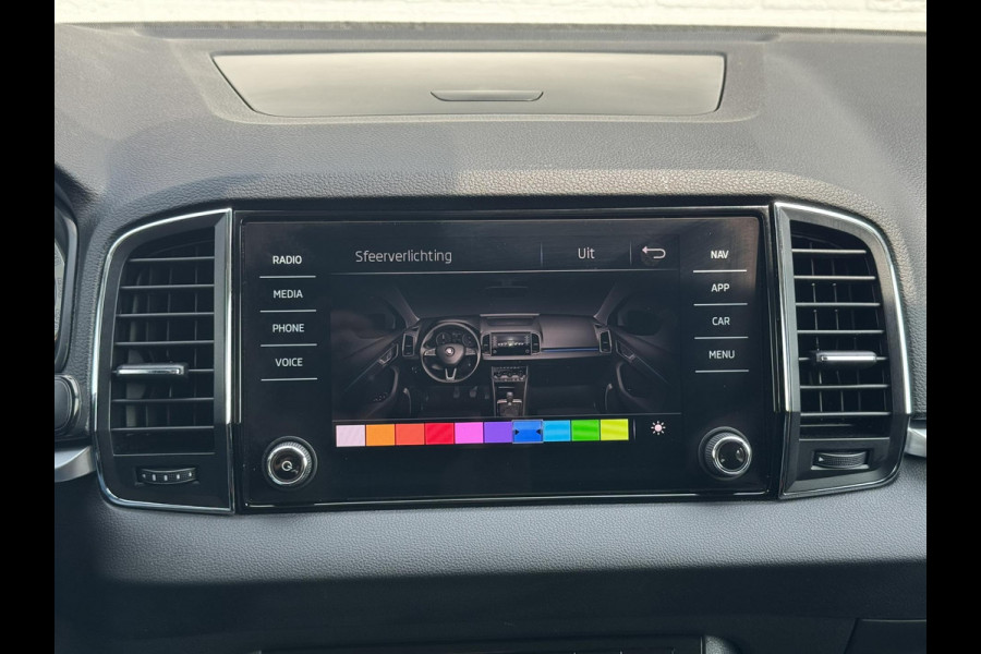Škoda Karoq 1.0 TSI Style Camera Clima Cruise Trekhaak Inductie laden Navigatie Keyless