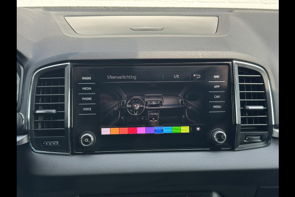 Škoda Karoq 1.0 TSI Style Camera Clima Cruise Trekhaak Inductie laden Navigatie Keyless