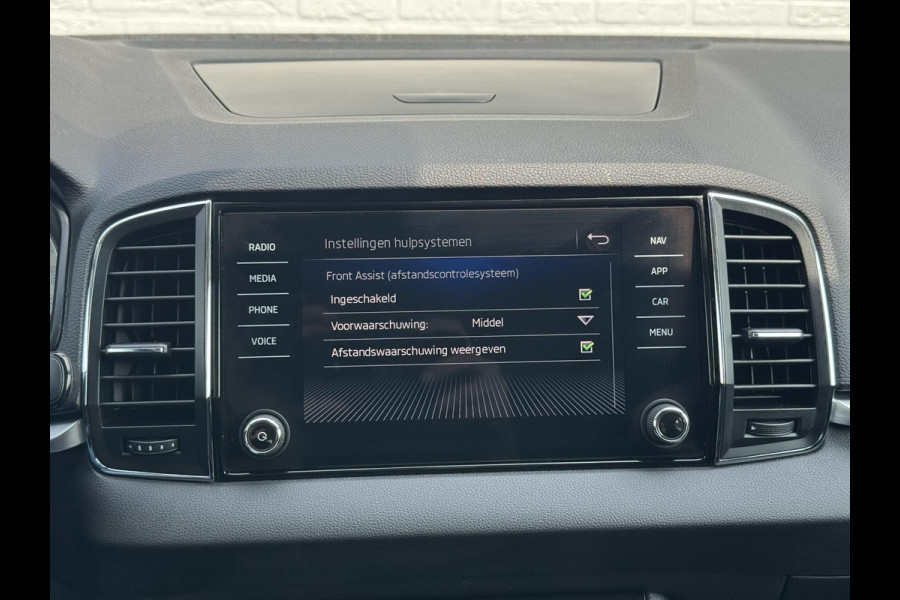 Škoda Karoq 1.0 TSI Style Camera Clima Cruise Trekhaak Inductie laden Navigatie Keyless