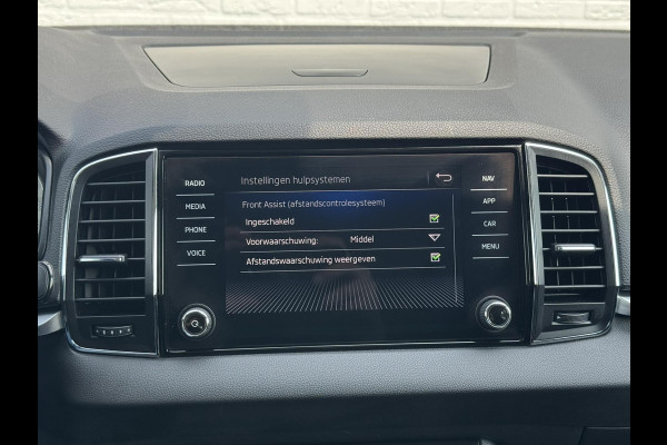 Škoda Karoq 1.0 TSI Style Camera Clima Cruise Trekhaak Inductie laden Navigatie Keyless