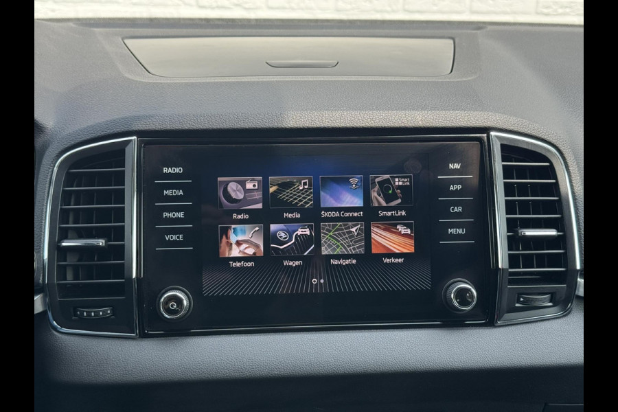 Škoda Karoq 1.0 TSI Style Camera Clima Cruise Trekhaak Inductie laden Navigatie Keyless