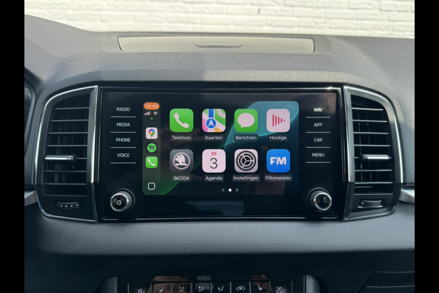 Škoda Karoq 1.0 TSI Style Camera Clima Cruise Trekhaak Inductie laden Navigatie Keyless
