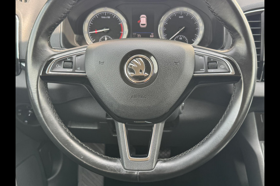 Škoda Karoq 1.0 TSI Style Camera Clima Cruise Trekhaak Inductie laden Navigatie Keyless