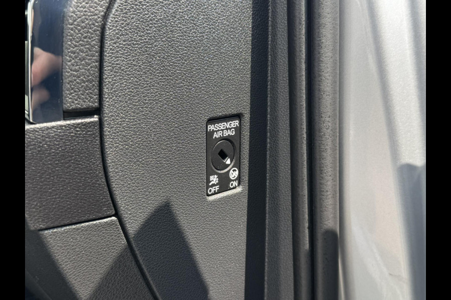 Škoda Karoq 1.0 TSI Style Camera Clima Cruise Trekhaak Inductie laden Navigatie Keyless