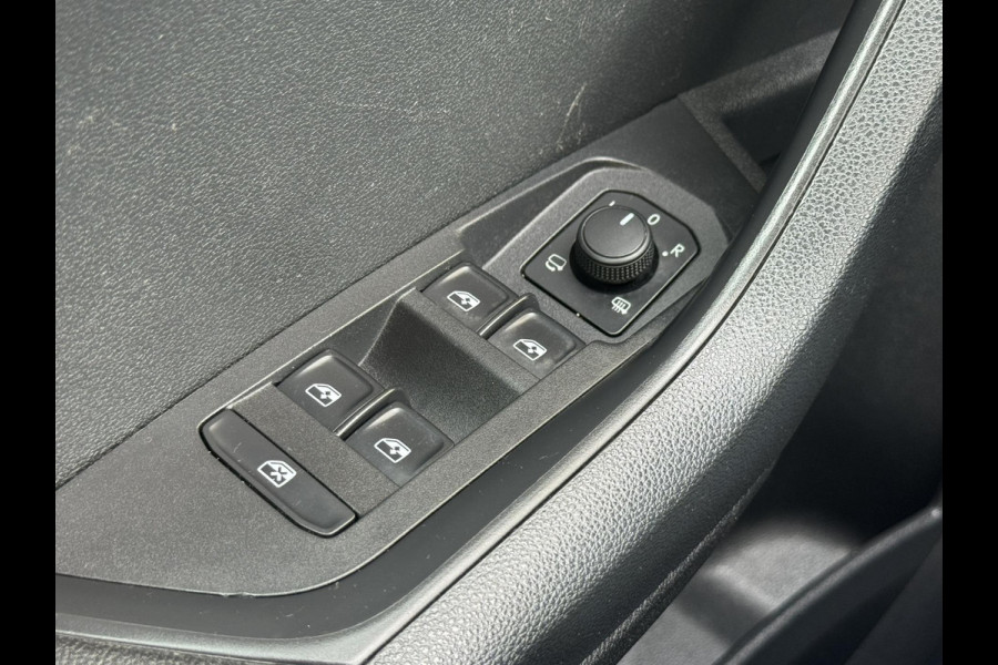 Škoda Karoq 1.0 TSI Style Camera Clima Cruise Trekhaak Inductie laden Navigatie Keyless