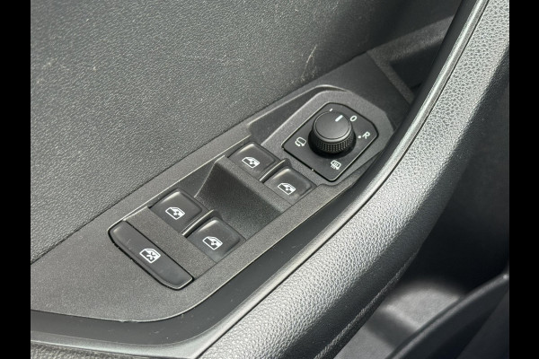 Škoda Karoq 1.0 TSI Style Camera Clima Cruise Trekhaak Inductie laden Navigatie Keyless