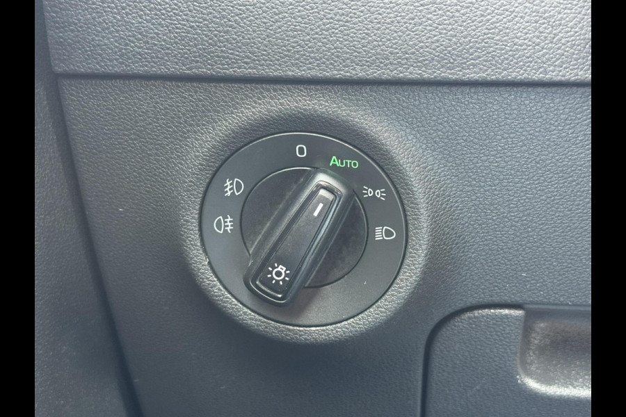 Škoda Karoq 1.0 TSI Style Camera Clima Cruise Trekhaak Inductie laden Navigatie Keyless