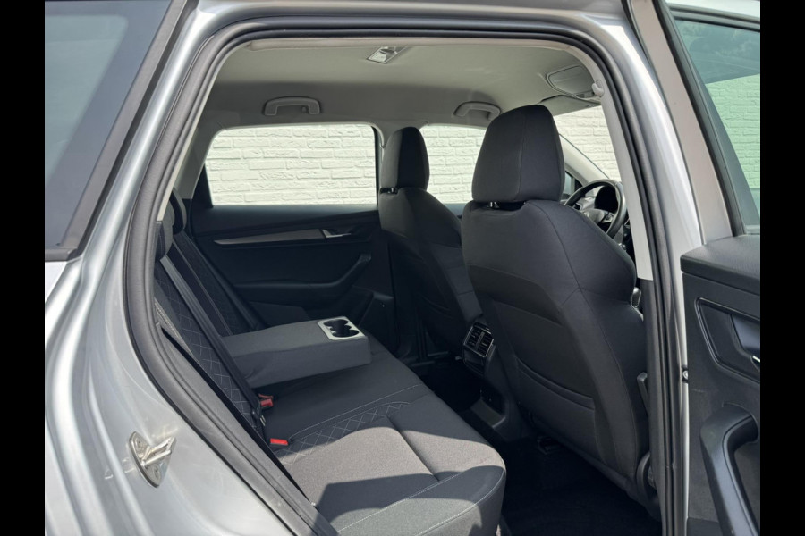 Škoda Karoq 1.0 TSI Style Camera Clima Cruise Trekhaak Inductie laden Navigatie Keyless