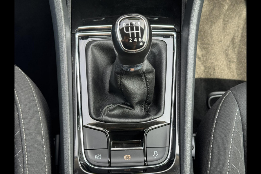 Škoda Karoq 1.0 TSI Style Camera Clima Cruise Trekhaak Inductie laden Navigatie Keyless