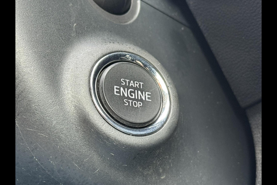 Škoda Karoq 1.0 TSI Style Camera Clima Cruise Trekhaak Inductie laden Navigatie Keyless
