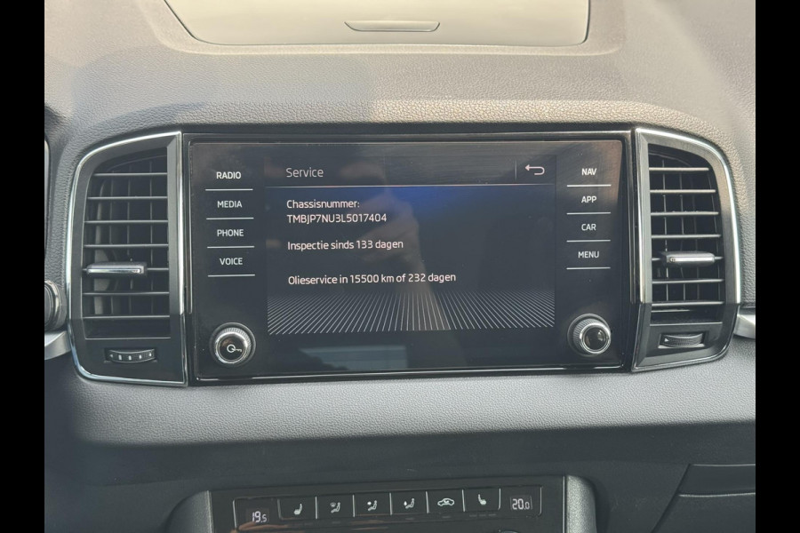 Škoda Karoq 1.0 TSI Style Camera Clima Cruise Trekhaak Inductie laden Navigatie Keyless
