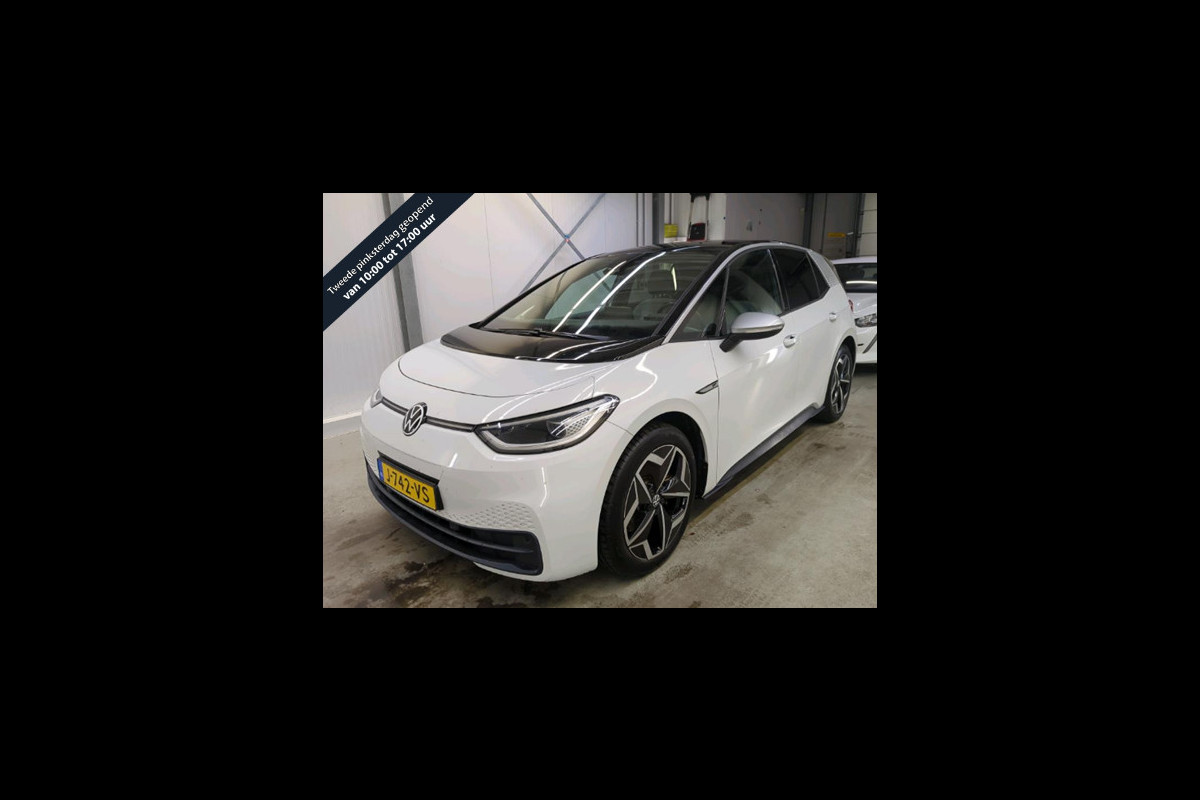 Volkswagen ID.3 First Plus 58 kWh Climate control Navigatie Cruise control Parkeersensoren voor + achter LED Voorstoelen verwarmd Apple Carplay/ Android Auto