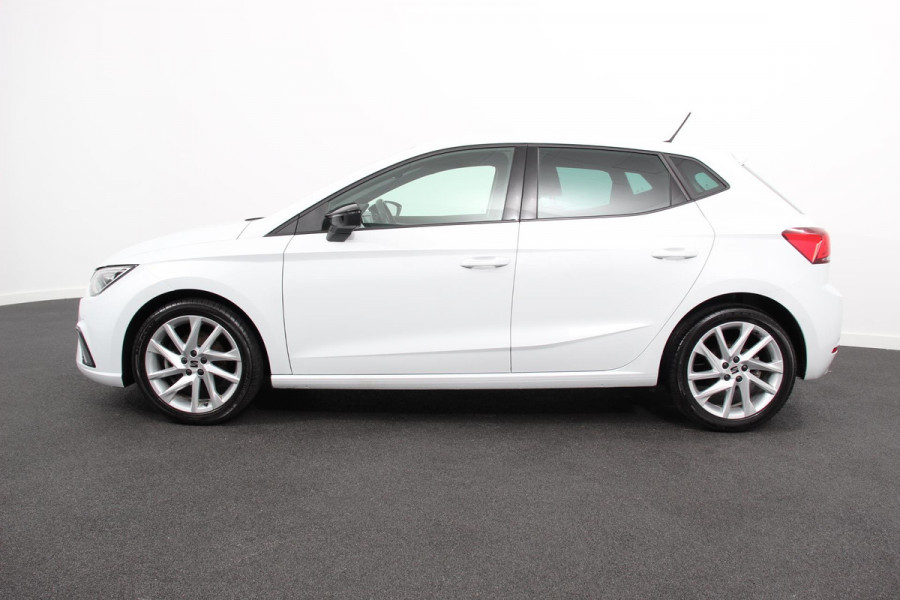 Seat Ibiza 1.0 TSI 110 pk Automaat FR | Navigatie Apple Carplay/Android Auto Adaptive Cruise Control Stoelverwarming Full LED Parkeersensoren Camera Virtual Cockpit Keyless Go