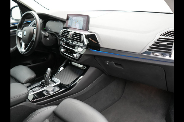 BMW X3 xDrive30e X Line Plug In Hybrid 293pk PHEV | Trekhaak af Fabriek | Adaptive Cruise | Apple Carplay | Sportstoelen Verwarmd | 19"L.M | Sfeerverlichting | Navi Full Map |