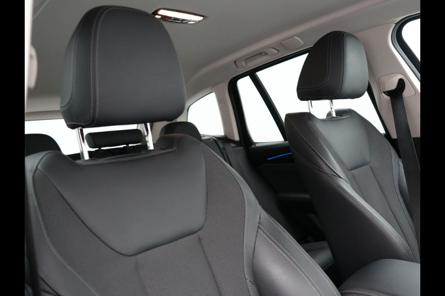 BMW X3 xDrive30e X Line Plug In Hybrid 293pk PHEV | Trekhaak af Fabriek | Adaptive Cruise | Apple Carplay | Sportstoelen Verwarmd | 19"L.M | Sfeerverlichting | Navi Full Map |