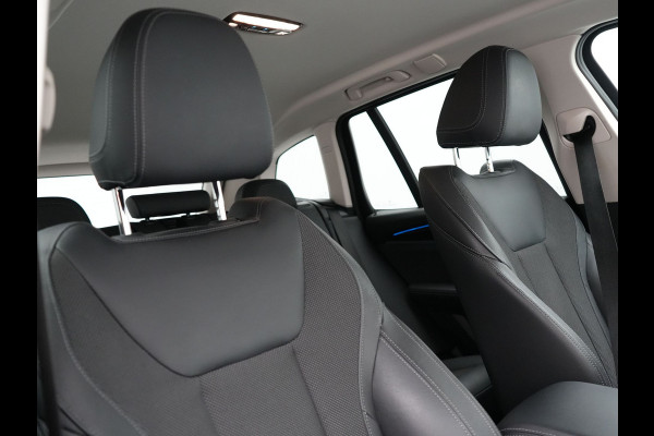 BMW X3 xDrive30e X Line Plug In Hybrid 293pk PHEV | Trekhaak af Fabriek | Adaptive Cruise | Apple Carplay | Sportstoelen Verwarmd | 19"L.M | Sfeerverlichting | Navi Full Map |