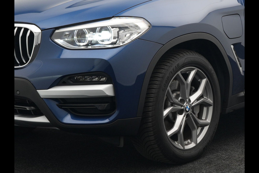 BMW X3 xDrive30e X Line Plug In Hybrid 293pk PHEV | Trekhaak af Fabriek | Adaptive Cruise | Apple Carplay | Sportstoelen Verwarmd | 19"L.M | Sfeerverlichting | Navi Full Map |