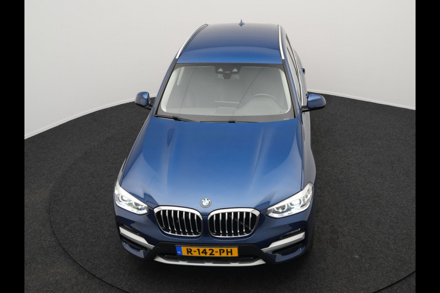 BMW X3 xDrive30e X Line Plug In Hybrid 293pk PHEV | Trekhaak af Fabriek | Adaptive Cruise | Apple Carplay | Sportstoelen Verwarmd | 19"L.M | Sfeerverlichting | Navi Full Map |