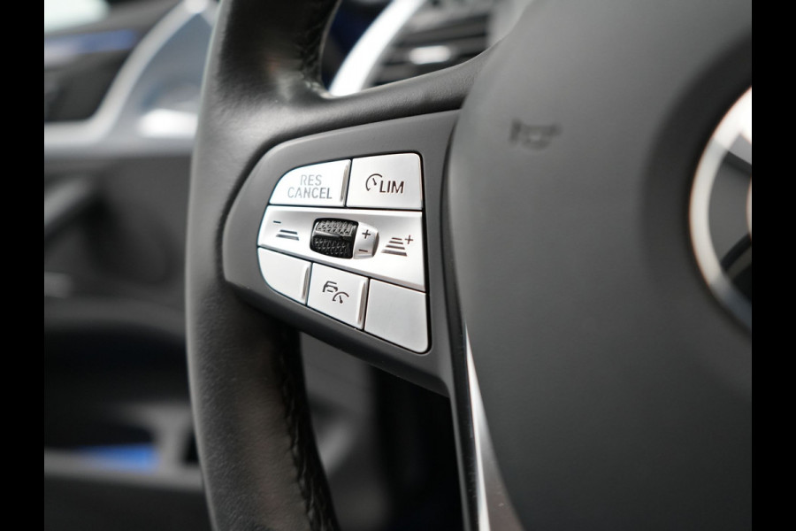 BMW X3 xDrive30e X Line Plug In Hybrid 293pk PHEV | Trekhaak af Fabriek | Adaptive Cruise | Apple Carplay | Sportstoelen Verwarmd | 19"L.M | Sfeerverlichting | Navi Full Map |