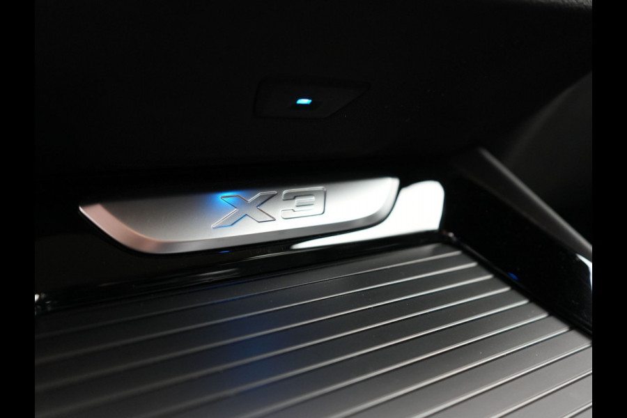 BMW X3 xDrive30e X Line Plug In Hybrid 293pk PHEV | Trekhaak af Fabriek | Adaptive Cruise | Apple Carplay | Sportstoelen Verwarmd | 19"L.M | Sfeerverlichting | Navi Full Map |