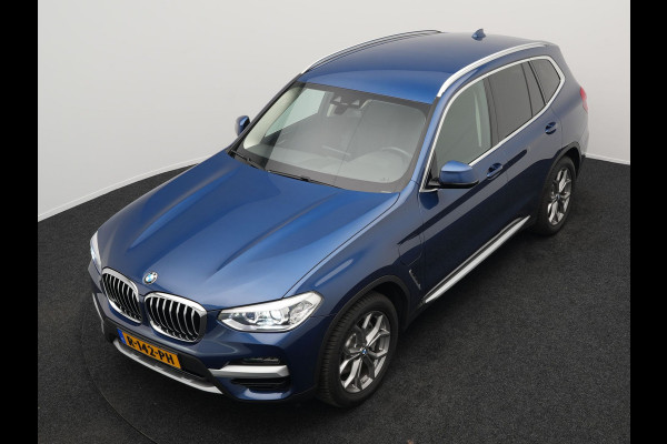 BMW X3 xDrive30e X Line Plug In Hybrid 293pk PHEV | Trekhaak af Fabriek | Adaptive Cruise | Apple Carplay | Sportstoelen Verwarmd | 19"L.M | Sfeerverlichting | Navi Full Map |