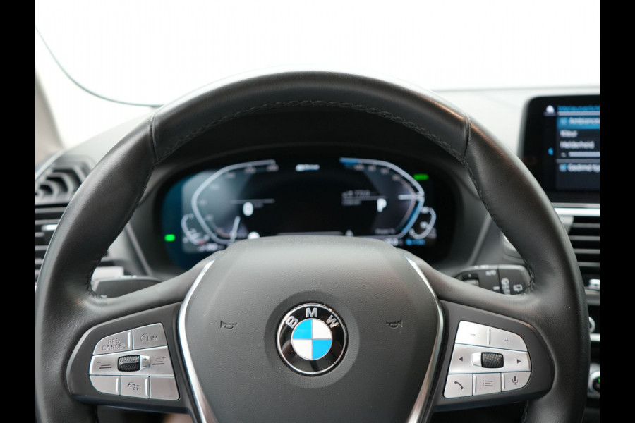BMW X3 xDrive30e X Line Plug In Hybrid 293pk PHEV | Trekhaak af Fabriek | Adaptive Cruise | Apple Carplay | Sportstoelen Verwarmd | 19"L.M | Sfeerverlichting | Navi Full Map |