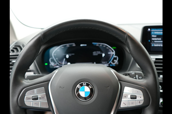 BMW X3 xDrive30e X Line Plug In Hybrid 293pk PHEV | Trekhaak af Fabriek | Adaptive Cruise | Apple Carplay | Sportstoelen Verwarmd | 19"L.M | Sfeerverlichting | Navi Full Map |