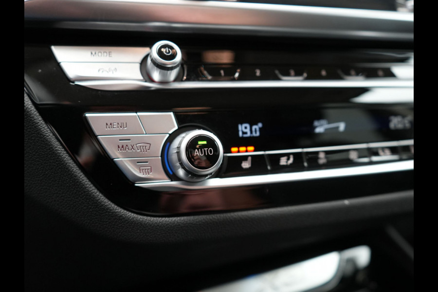 BMW X3 xDrive30e X Line Plug In Hybrid 293pk PHEV | Trekhaak af Fabriek | Adaptive Cruise | Apple Carplay | Sportstoelen Verwarmd | 19"L.M | Sfeerverlichting | Navi Full Map |