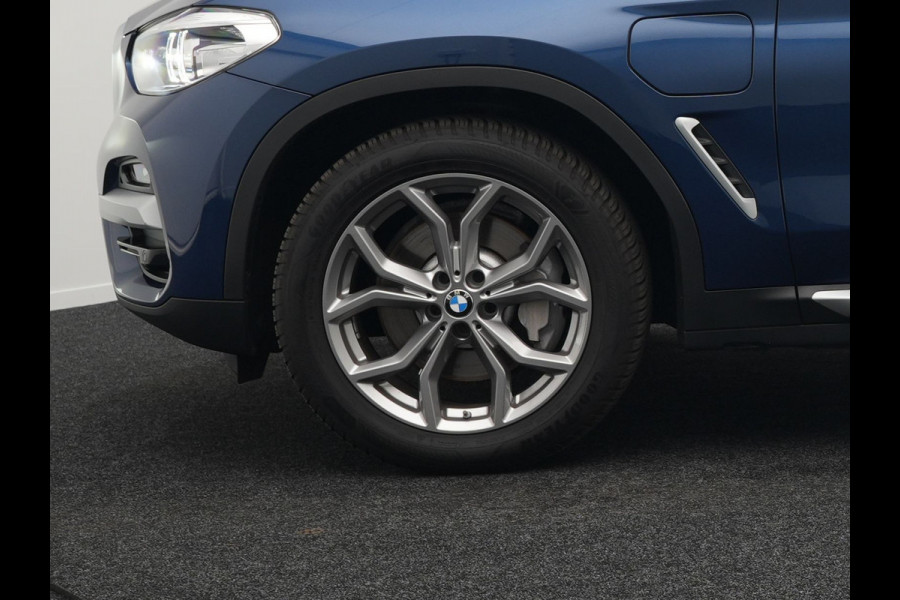 BMW X3 xDrive30e X Line Plug In Hybrid 293pk PHEV | Trekhaak af Fabriek | Adaptive Cruise | Apple Carplay | Sportstoelen Verwarmd | 19"L.M | Sfeerverlichting | Navi Full Map |