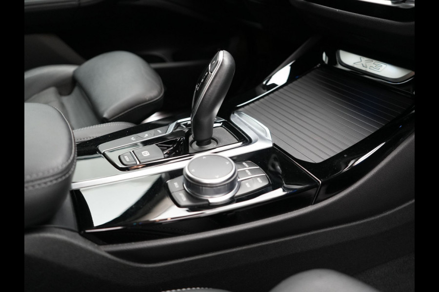 BMW X3 xDrive30e X Line Plug In Hybrid 293pk PHEV | Trekhaak af Fabriek | Adaptive Cruise | Apple Carplay | Sportstoelen Verwarmd | 19"L.M | Sfeerverlichting | Navi Full Map |