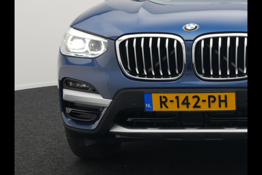 BMW X3 xDrive30e X Line Plug In Hybrid 293pk PHEV | Trekhaak af Fabriek | Adaptive Cruise | Apple Carplay | Sportstoelen Verwarmd | 19"L.M | Sfeerverlichting | Navi Full Map |