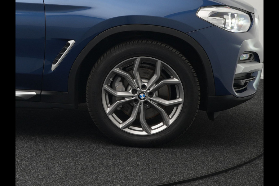 BMW X3 xDrive30e X Line Plug In Hybrid 293pk PHEV | Trekhaak af Fabriek | Adaptive Cruise | Apple Carplay | Sportstoelen Verwarmd | 19"L.M | Sfeerverlichting | Navi Full Map |