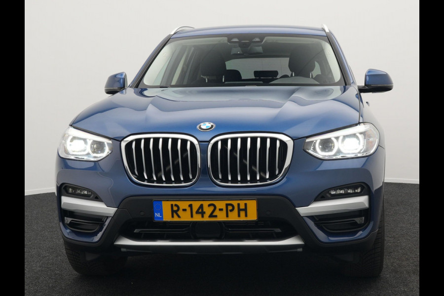 BMW X3 xDrive30e X Line Plug In Hybrid 293pk PHEV | Trekhaak af Fabriek | Adaptive Cruise | Apple Carplay | Sportstoelen Verwarmd | 19"L.M | Sfeerverlichting | Navi Full Map |