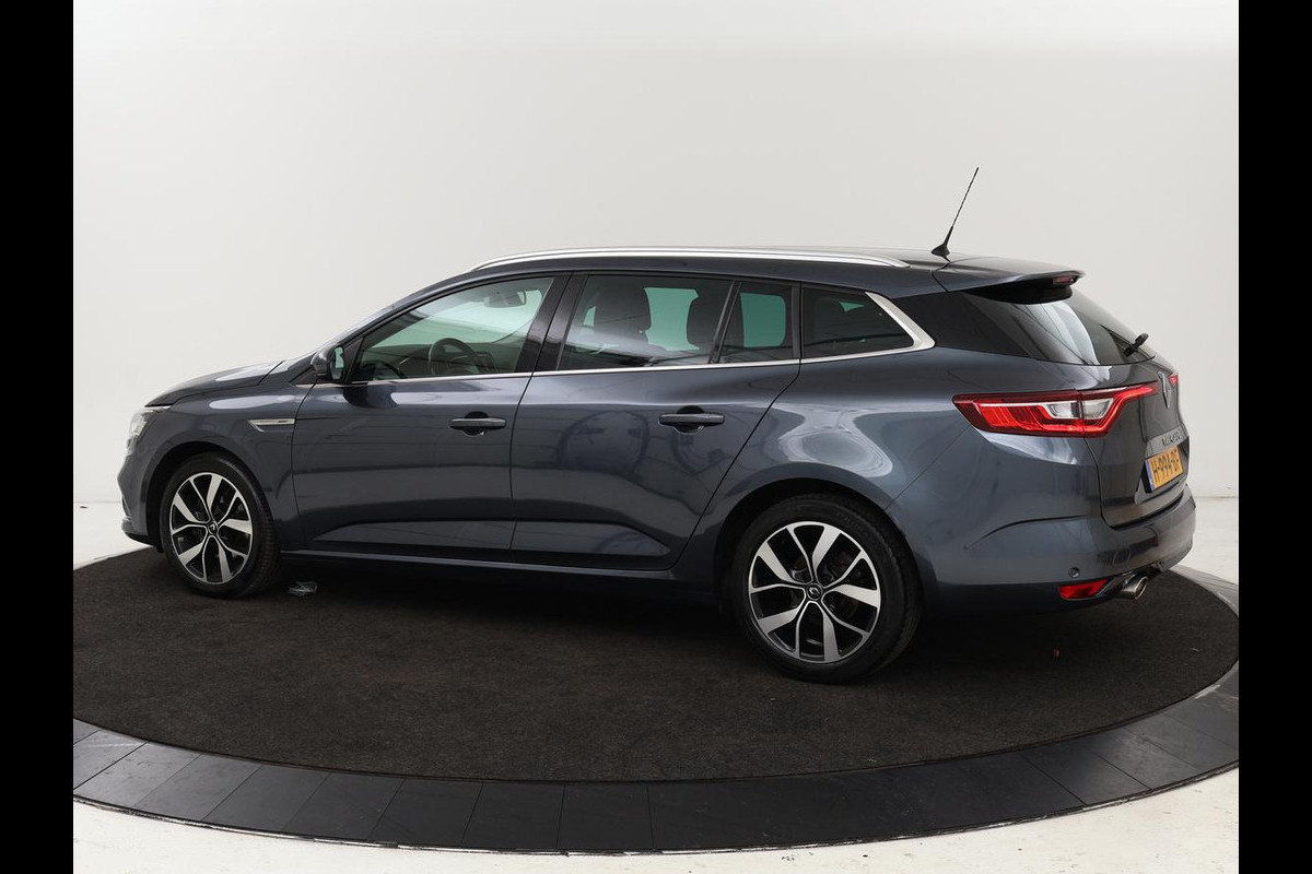 Renault Mégane 1.3 TCe Bose | Automaat | Camera | Half leder | Carplay | Navigatie | Keyless | Climate control | Dodehoek detectie | Cruise control Renault Mégane 1.3 TCe Bose | Automaat | Camera | Half leder | Carplay | Navigatie | Keyless | Climate control | Dodehoek detectie | Cruise control