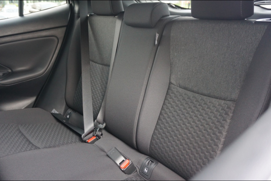 Toyota Yaris Cross 1.5 Hybr 130 Pk Teamplayer 15 JR GARANTIE | NIEUW | WINTERPACK