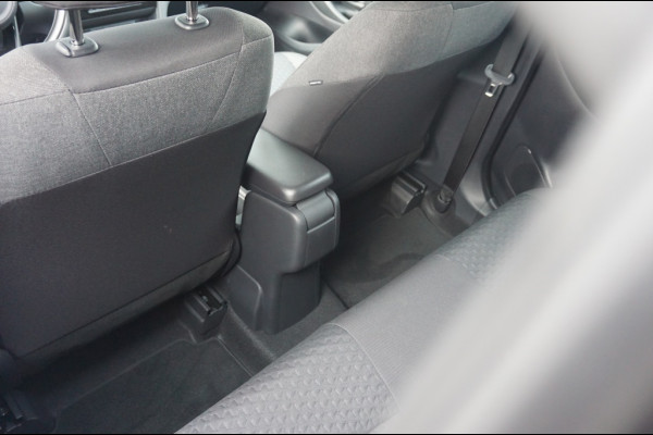Toyota Yaris Cross 1.5 Hybr 130 Pk Teamplayer 15 JR GARANTIE | NIEUW | WINTERPACK