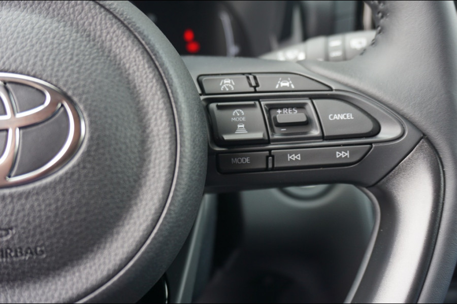 Toyota Yaris Cross 1.5 Hybr 130 Pk Teamplayer 15 JR GARANTIE | NIEUW | WINTERPACK