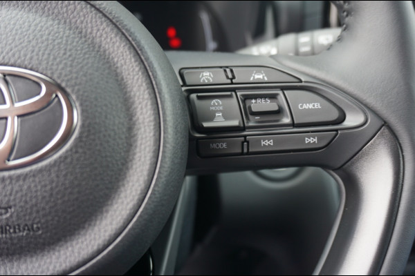 Toyota Yaris Cross 1.5 Hybr 130 Pk Teamplayer 15 JR GARANTIE | NIEUW | WINTERPACK