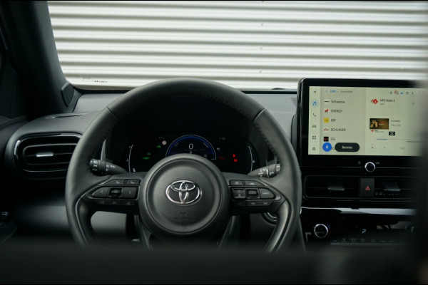Toyota Yaris Cross 1.5 Hybr 130 Pk Teamplayer 15 JR GARANTIE | NIEUW | WINTERPACK