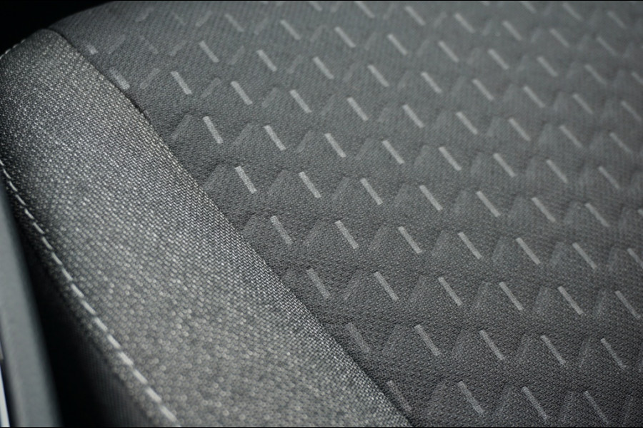 Toyota Yaris Cross 1.5 Hybr 130 Pk Teamplayer 15 JR GARANTIE | NIEUW | WINTERPACK